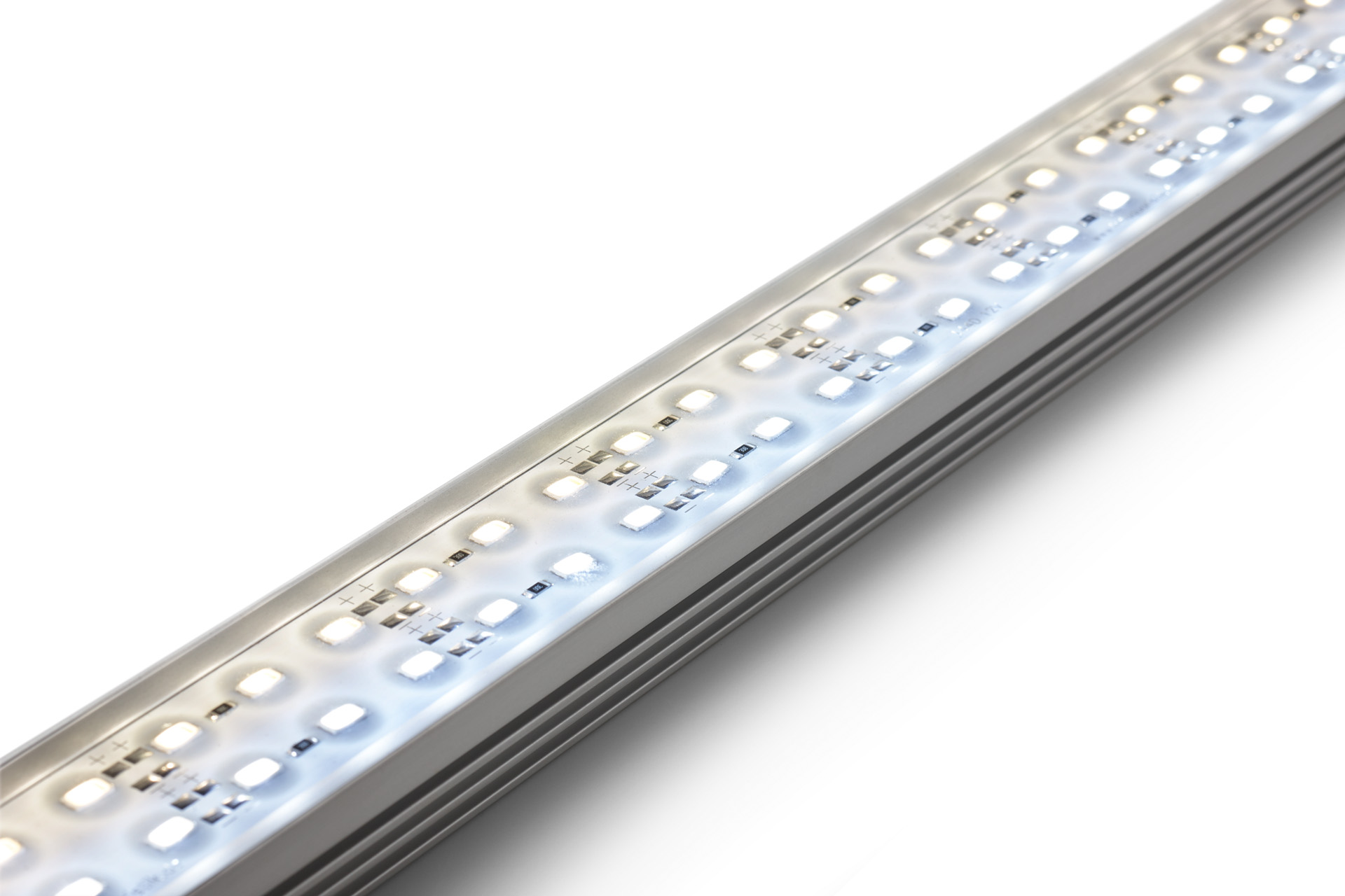 Innovative Beleuchtung: PRO² LED-Leisten jetzt in 67cm!